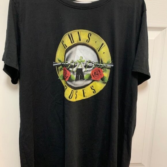 GUNS & ROSES BAND CONCERT MENS TEE - Picture 1 of 3